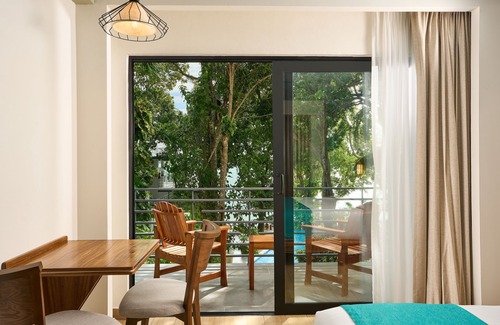 Chetumal Hotel | Relaxing Cristalino Lagoon Front Hotel with Pool & Spa