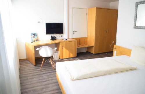 Kirrlach Hotel | Cozy Cristall Hotel: Pet-Friendly with Breakfast Included