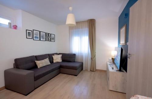 Vasto Apartment | Budget-Friendly Stay at CRISTIAN House - Guest Rated 8.7