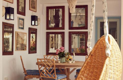 Mahon Hotel | Elegant Cristine Bedford: Oceanfront Stay with Pool & Pets