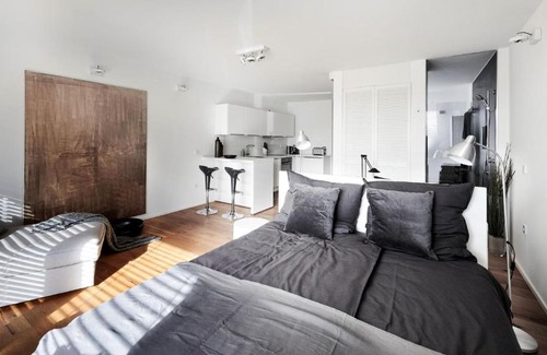 Wanne Apartment | Unique Living at Criston Apartments - Highly Rated Stay