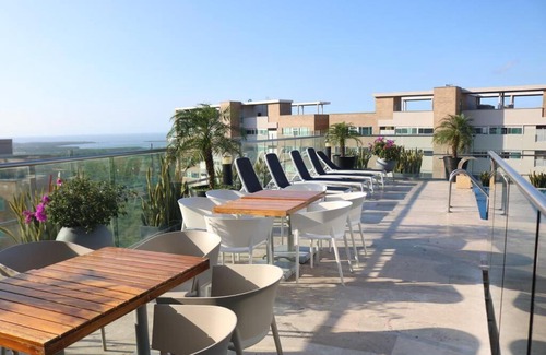 Riomar Apartment | Discover CRO Suite at Crowne Plaza Barranquilla