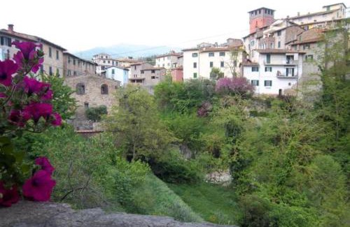 Loro Ciuffenna Apartment | Top-Rated Crocino: Family-Friendly Upper Floor Apartment