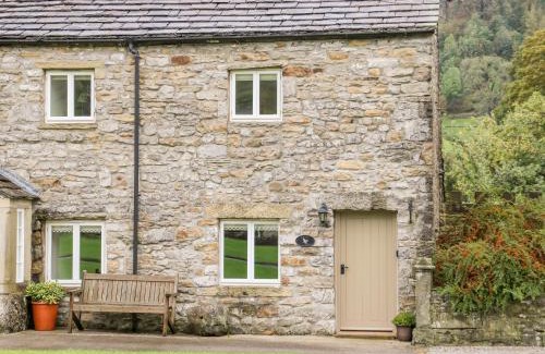 Arncliffe House | Discover Family-Friendly Comfort at Croft Cottage