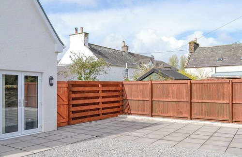 Wigtown Cottage | Cozy 2-Bedroom Retreat in Wigtown with Ocean Views