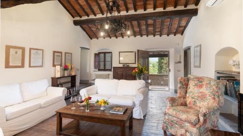 Radda in Chianti Villa | Oceanfront Comfort at Crognole 6, Emma Villas - Top Rated!