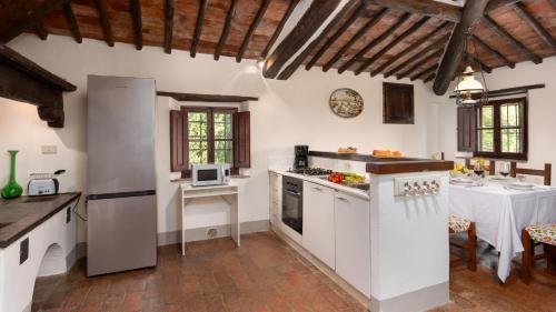 Radda in Chianti Villa | Oceanfront Comfort at Crognole 6, Emma Villas - Top Rated!