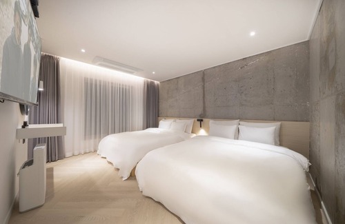 Guri Hotel | Convenient Stay at HOTEL Croissant with Breakfast Included