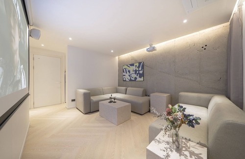 Guri Hotel | Convenient Stay at HOTEL Croissant with Breakfast Included