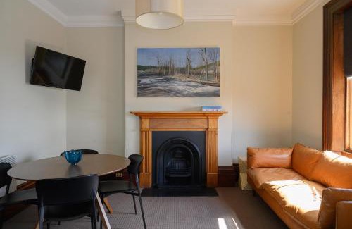 Battery Point Apartment | Oceanfront Cromwell Apartment - 4-Star Rated Retreat