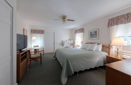 Bar Harbor Hotel | Exceptional Cromwell Harbor Motel with Pool & Breakfast