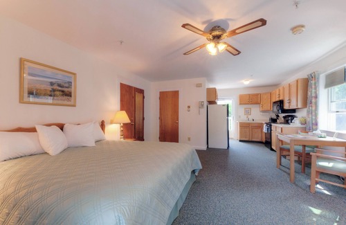 Bar Harbor Hotel | Exceptional Cromwell Harbor Motel with Pool & Breakfast