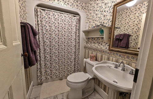 Cornwall Bed & Breakfast | Experience Comfort at Cromwell Manor Inn with Family-Friendly Amenities