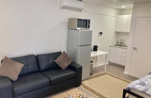 Cronulla Apartment | Cozy Cronulla CBD Studio Steps from the Beach