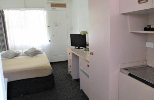 Cronulla Hotel | Discover Cronulla Motor Inn: Family-Friendly with Pool