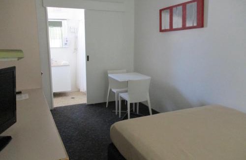 Cronulla Hotel | Discover Cronulla Motor Inn: Family-Friendly with Pool