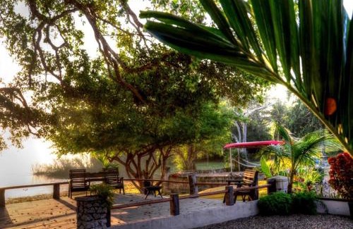 Crooked Tree Hotel | CROOКED TREE LODGE Belize
