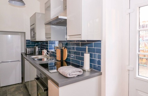 Ammanford Cottage | Pet-Friendly Crooked Hill Cottage with Hot Tub in Ammanford