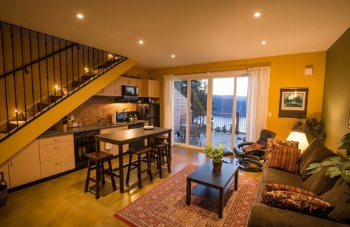 Okanagan-Similkameen House | Top-Rated Crooked Tree Guest Suites: The Pine Suite Awaits