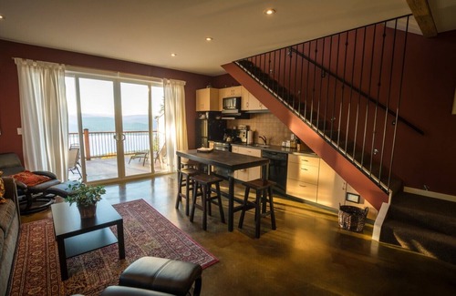 Okanagan-Similkameen House | Top-Rated Crooked Tree Guest Suites: The Pine Suite Awaits