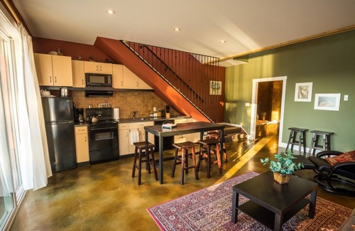 Okanagan-Similkameen House | Top-Rated Crooked Tree Guest Suites: The Pine Suite Awaits
