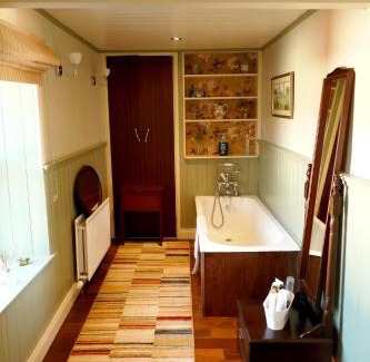 Antrim Bed & Breakfast | Welcoming Crookedstone House: Pet-Friendly Stay with Breakfast
