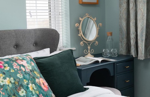 Kewstoke House | Pet-Friendly Crookes House: Guest Rated 9.6/10