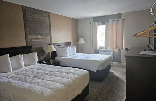 Crookston Hotel | Discover Crookston Inn & Convention Center with Spa Access