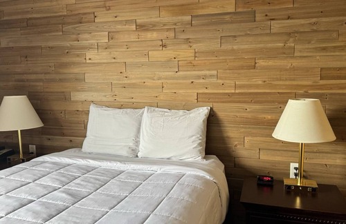 Crookston Hotel | Discover Crookston Inn & Convention Center with Spa Access