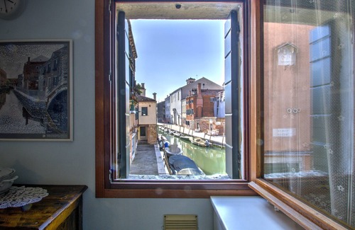 Dorsoduro Apartment | Ideal CANDIANO Cruise~Port with Breakfast & Family Amenities