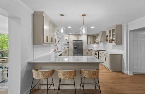 Shreveport House | Elegant Cross Lake Cove: Pet-Friendly Retreat with Spa