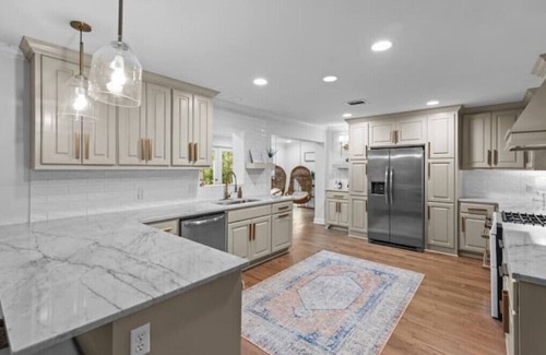 Shreveport House | Elegant Cross Lake Cove: Pet-Friendly Retreat with Spa