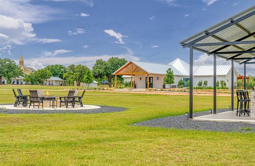 Fredericksburg Cottage | Inviting Cross Mountain Cottages #4 with Ocean View