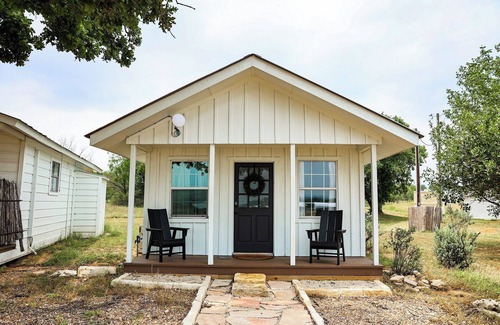 Fredericksburg Cottage | Cozy Cross Mountain Cottages #11 with Family-Friendly Amenities