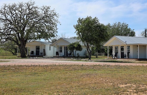 Fredericksburg Cottage | Cozy Cross Mountain Cottages #11 with Family-Friendly Amenities