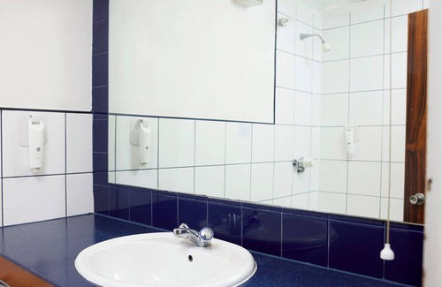 Pottersbury Hotel | Family-Friendly Cross Roads Hotel with Restaurant & Breakfast