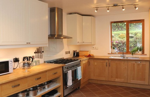 Shirwell Cottage | Family-Friendly CROSS SYKE BARN with Open Fire in Barnstaple