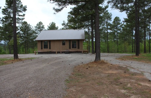 Murfreesboro Cabin | Discover Crosscut Cabins: Ideal for Hiking & Family Fun!