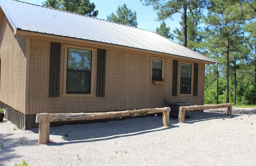 Murfreesboro Cabin | Discover Crosscut Cabins: Ideal for Hiking & Family Fun!