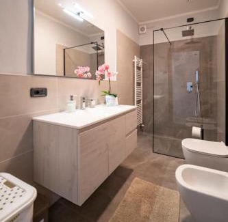 Iseo Apartment | Relaxing Retreat at Crossing Home - Zentrum with Ocean Views