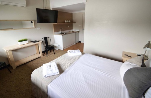 Casula Hotel | Discover Crossroads Hotel Liverpool: Family-Friendly Comfort