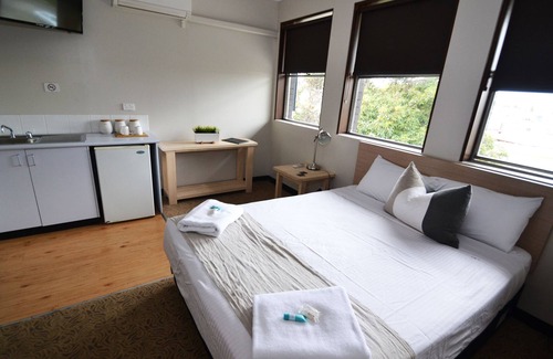 Casula Hotel | Discover Crossroads Hotel Liverpool: Family-Friendly Comfort