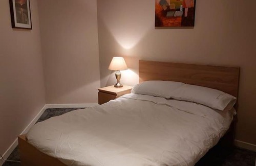 Peebles House | Quirky Crossways Cottage: Family-Friendly Central Retreat