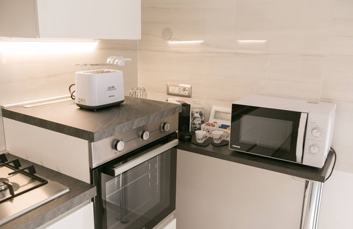 Crotone Apartment | Elegant Croton Apartment: Free Parking & Netflix Included