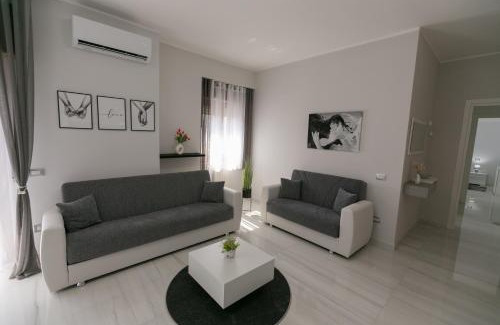 Crotone Apartment | Top-Rated Crotone 5 Stelle: Free Parking & Netflix Access