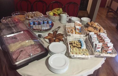 Lezzeno Bed & Breakfast | Relax at Crotto dei Pescatori with Oceanfront Dining