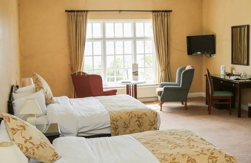 Mount Nugent Hotel | Experience Comfort at Crover House Hotel - 4-Star Retreat