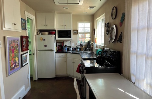 Austin Apartment | Convenient Crow Cottage Near UT, Downtown & Parks