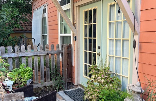 Austin Apartment | Convenient Crow Cottage Near UT, Downtown & Parks