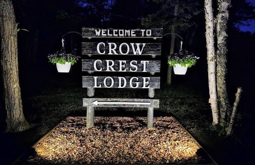 Nevis Cabin | Crow Crest Lodge Resort #1 Waters Edge, Stunning Sunsets, Family Getaway